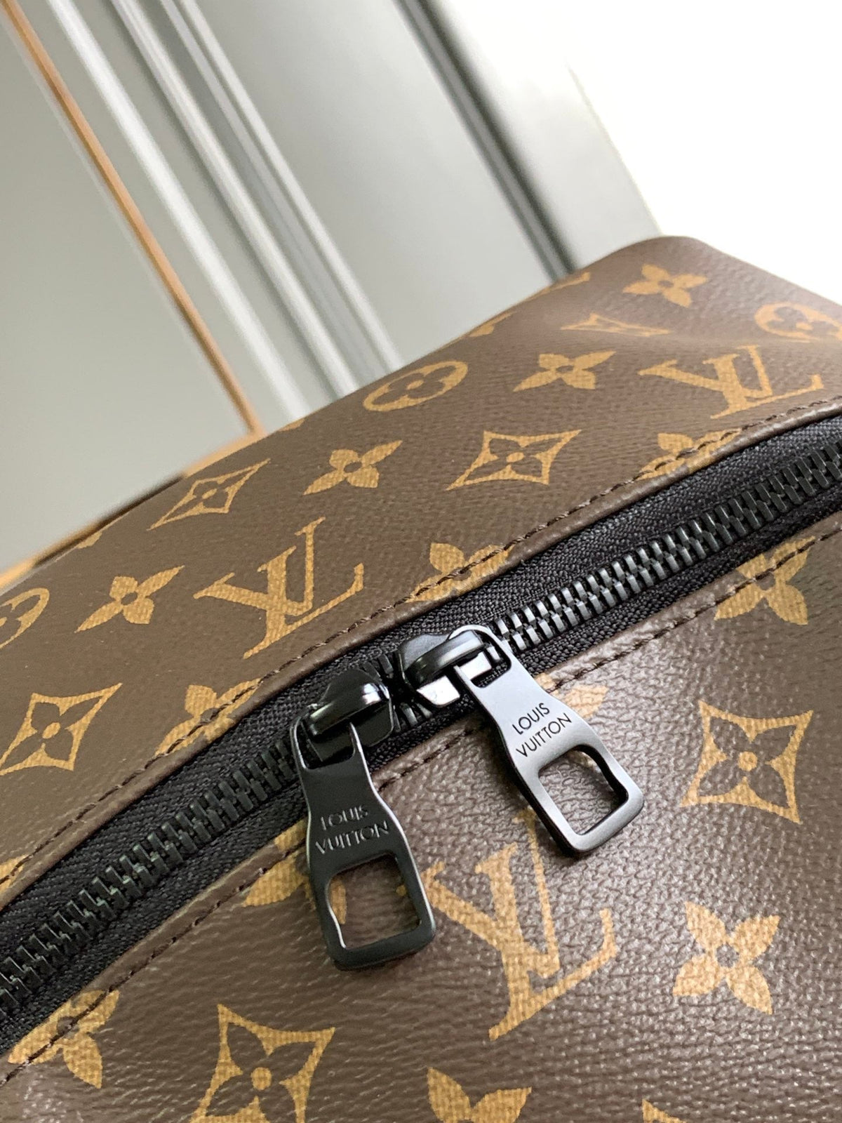 LOUIS VUITTON DISCOVERY BACKPACK 40 IN BROWN MONOGRAM CANVAS RUBBER LOGO