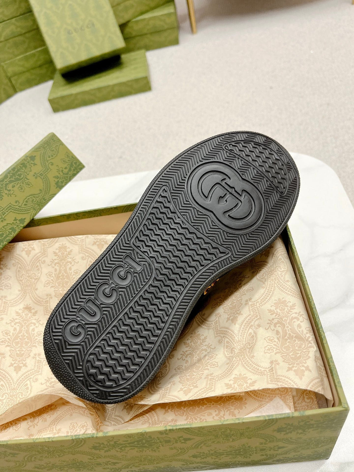 GUCCI TRAINER BLACK CALFSKIN WITH PATTERN
