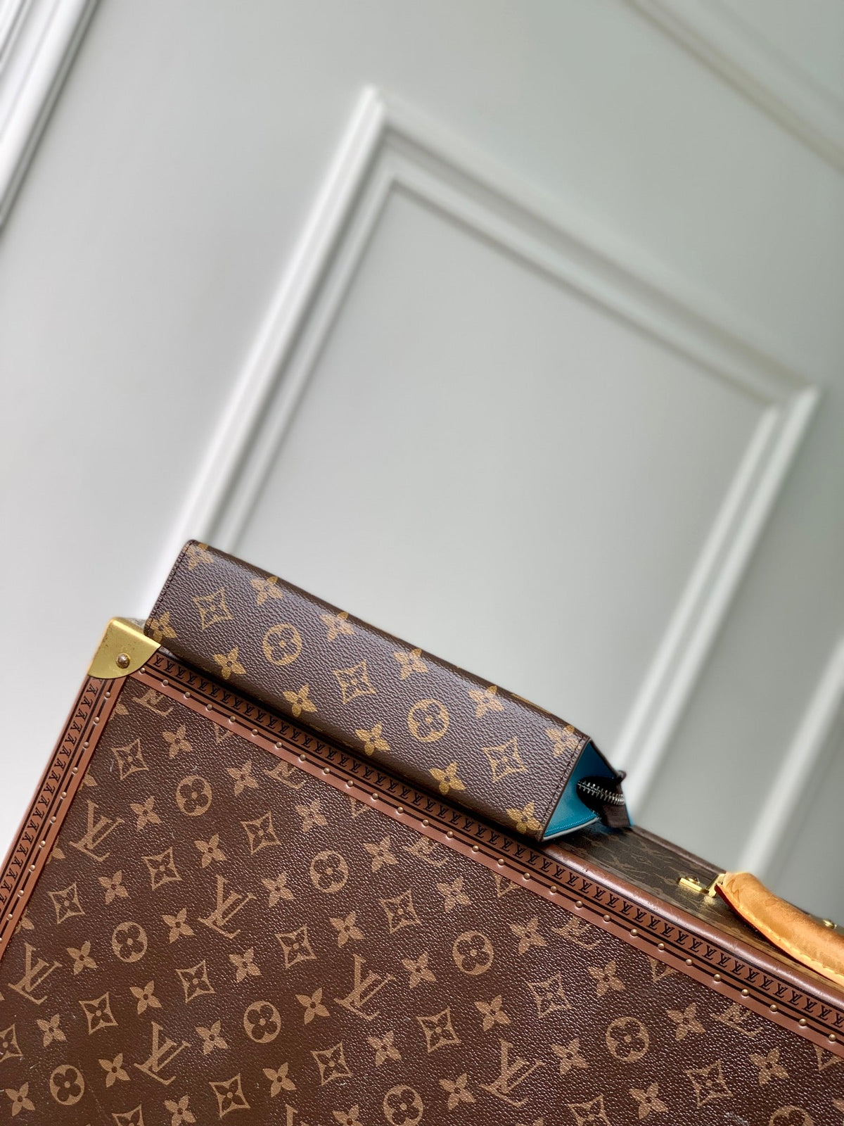 LOUIS VUITTON GASTON WEARABLE WALLET 18 IN BROWN MONOGRAM CANVAS MIX SKY CALFSKIN