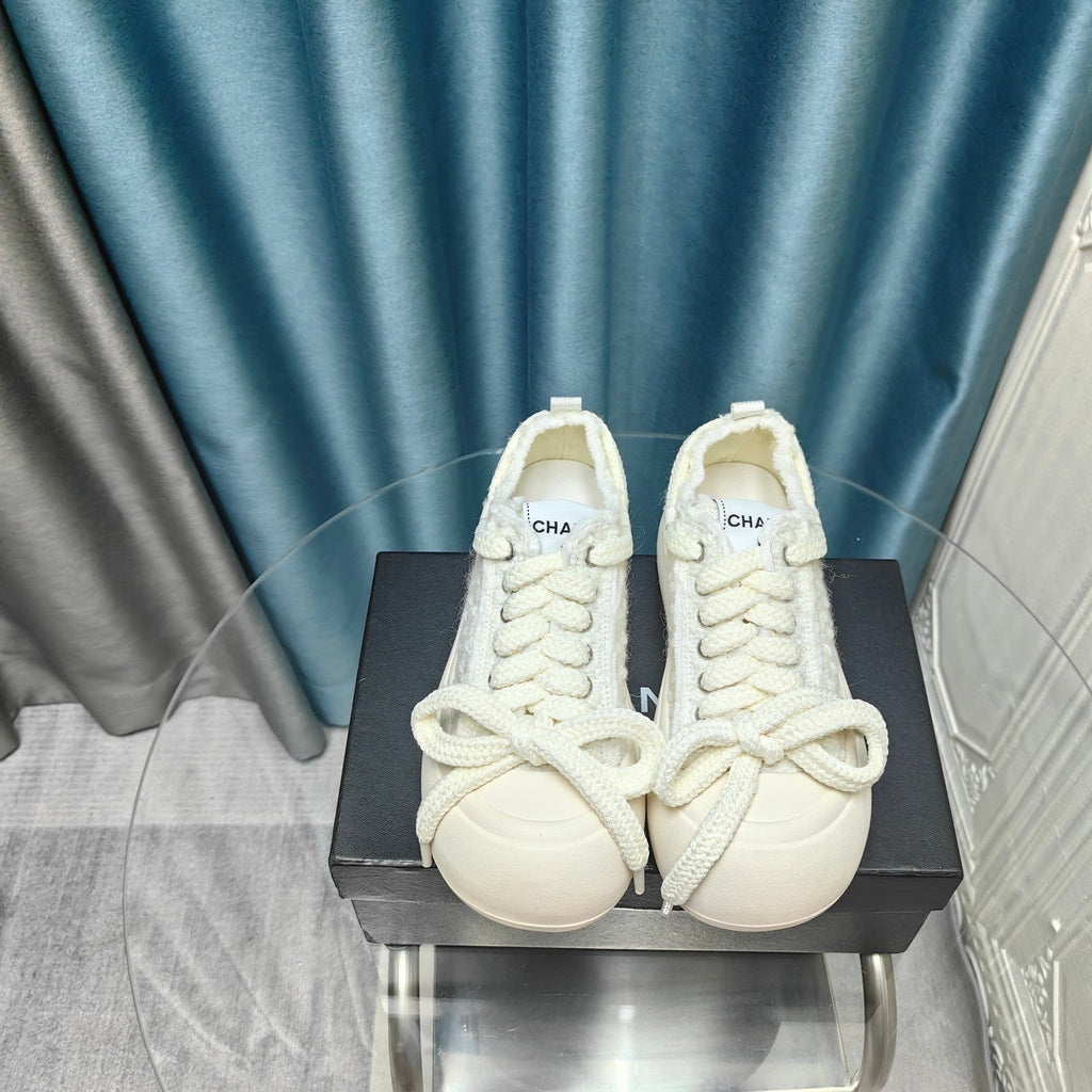 CHANEL THICK-SOLED SHOES IN WHITE WOVEN WOOL