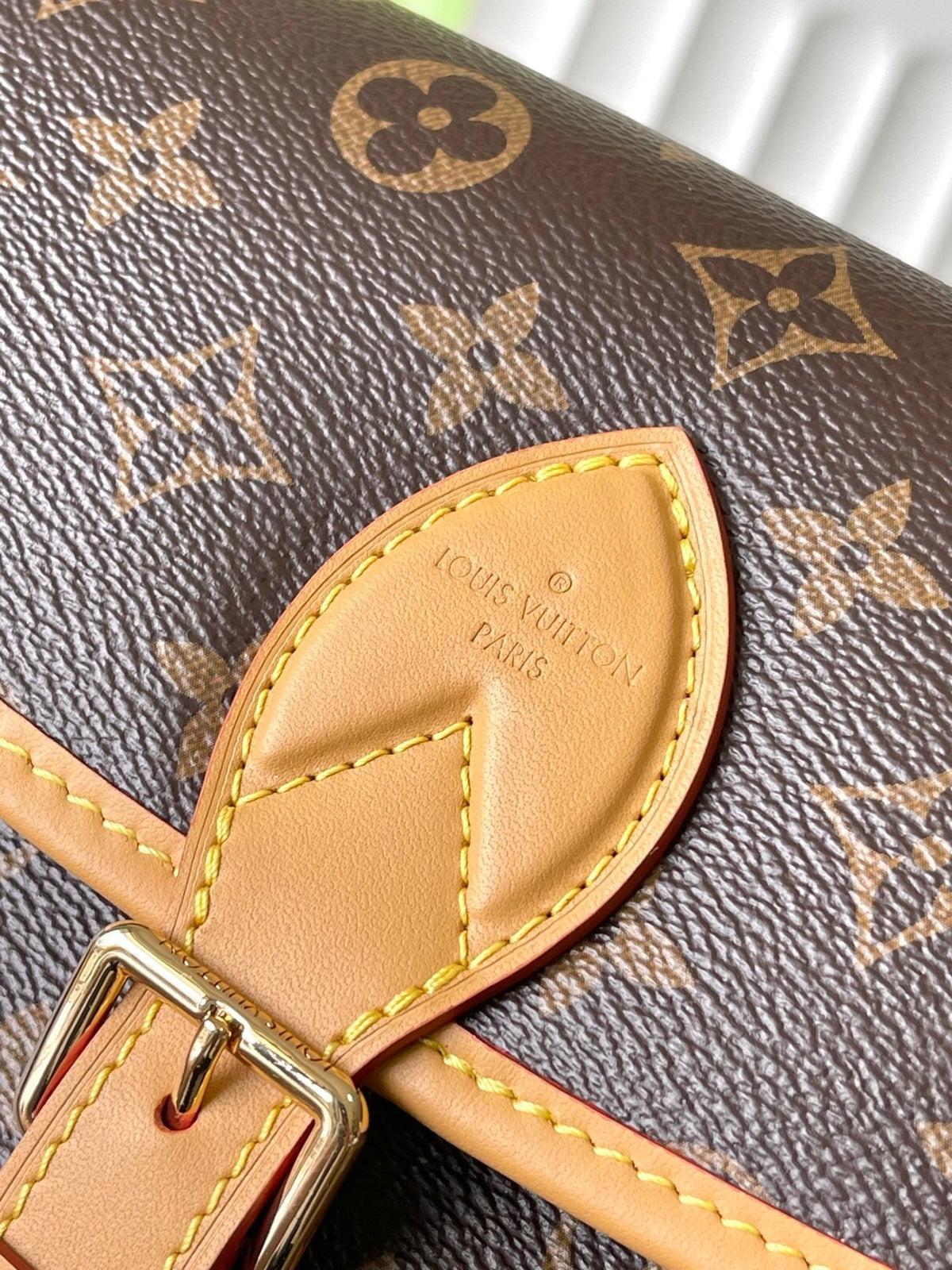 LOUIS VUITTON DIANE 25 IN BROWN MONOGRAM CANVAS TANNED COWHIDE