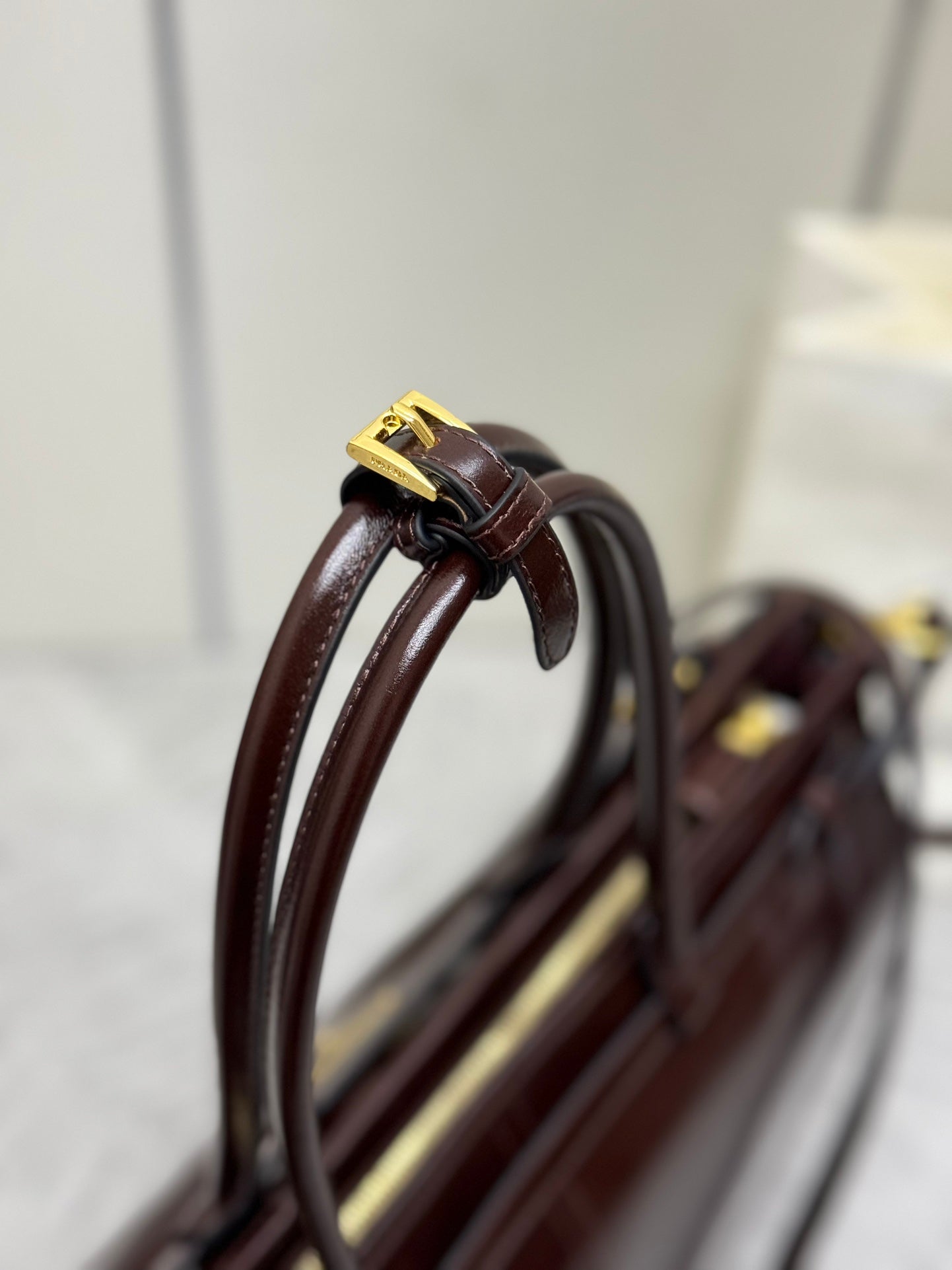 PRADA 25S BONNIE EXTRA-LARGE 42 IN RK BROWN GLOSSY CALFSKIN GOLD HARDWARE