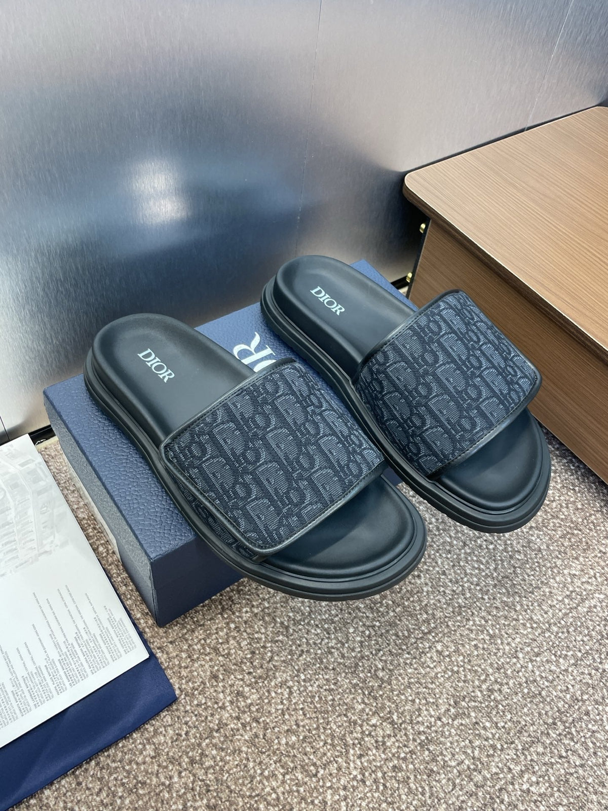 DIOR 25S ALIAS SLIDES IN BLACK CALFSKIN WITH CD OBLIQUE DARK BLUE LOGO