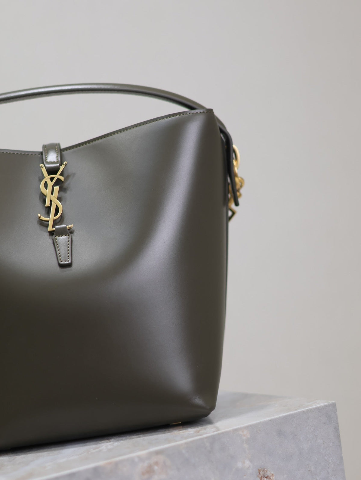 YSL 25S LE 5 À 7 BUCKET 26 IN DARK OLIVE CALFSKIN GOLD HARDWARE