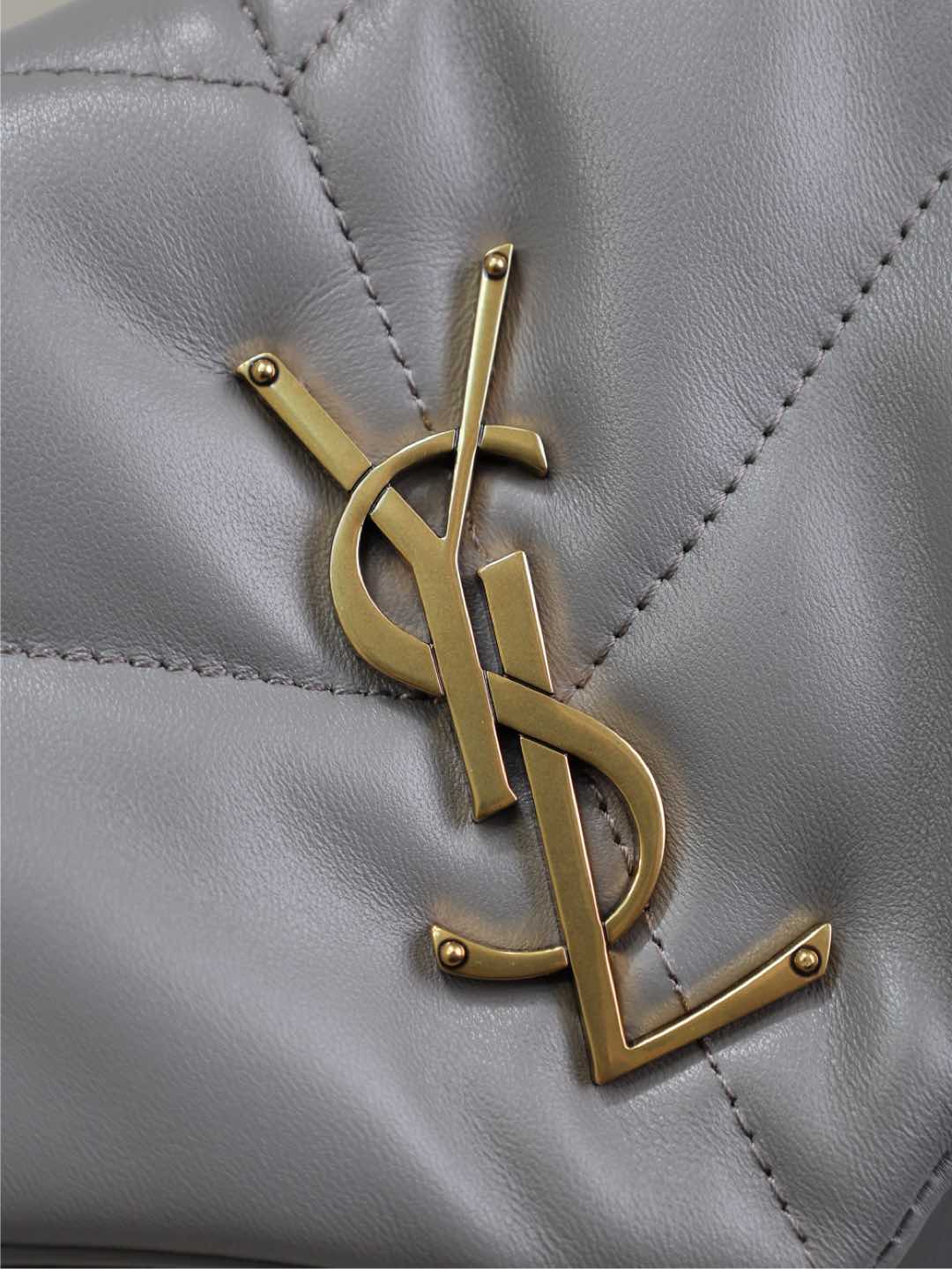 YSL 25S LOULOU PUFFER MEDIUM 29 IN SMOKY LAVENDER CALFSKIN